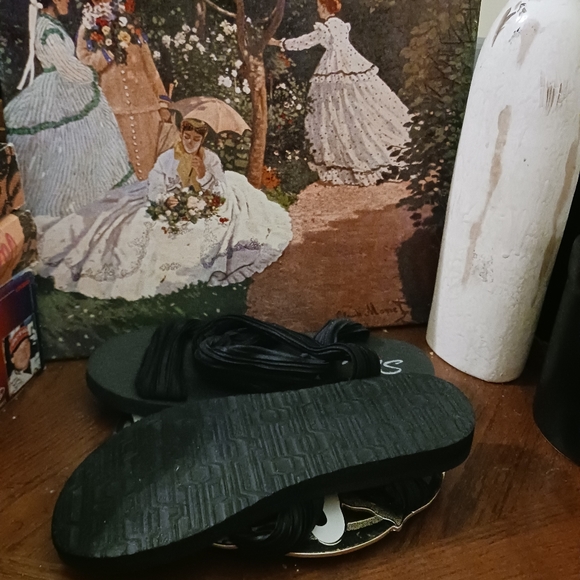 🆕Skechers♥️Black yoga comfortable Slippers on Sandals - Picture 7 of 8